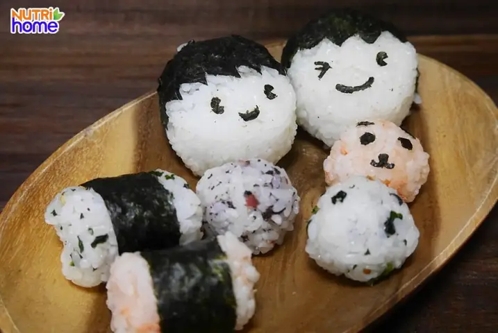 Món Ngon Cho Bé 2 Tuổi Biếng Ăn: Cơm Nắm Với Cá Và Súp Lơ Món Ngon Cho Bé 2 Tuổi Biếng Ăn: Cơm Nắm Với Cá Và Súp Lơ