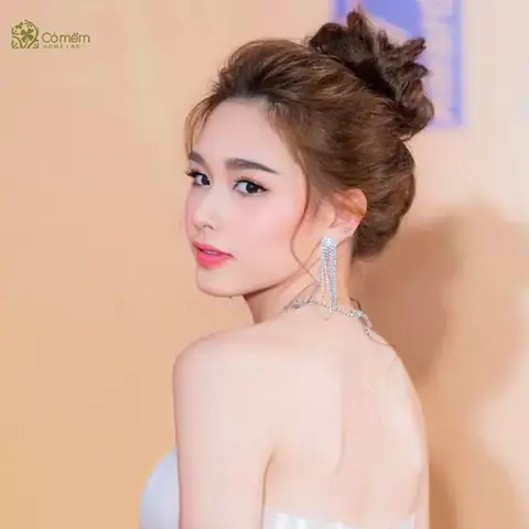 Kiểu Tóc Đi Tiệc Búi Cao