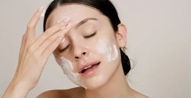 Sử Dụng Tẩy Trang Và Sữa Rửa Mặt Sử Dụng Tẩy Trang Và Sữa Rửa Mặt