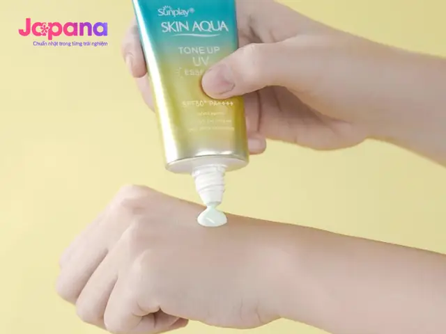 Review Kem Chống Nắng Nâng Tone Skin Aqua Essence - Mint