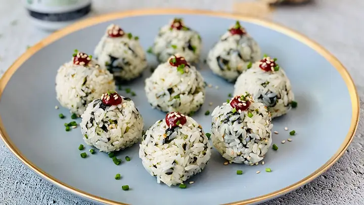 Rong Biển Sấy Khô Ăn Liền Bao Nhiêu Calo Khi Ăn Kèm Với Cơm Hoặc Salad? Rong Biển Sấy Khô Ăn Liền Bao Nhiêu Calo Khi Ăn Kèm Với Cơm Hoặc Salad?