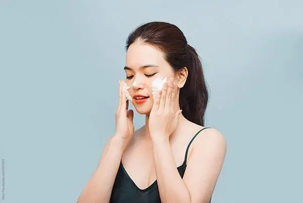 Bao Lâu Rửa Mặt Một Lần Là Phù Hợp? | Vinmec