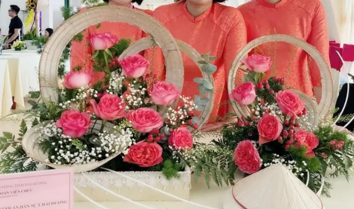 Bài Thuyết Trình Chủ Đề: Lời Tri Ân Từ Những Cánh Hoa Hồng