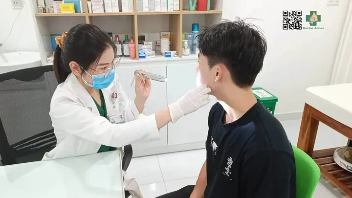 Tinh Dầu Tràm Trà Có Dùng Trị Mụn Được Không? Tinh Dầu Tràm Trà Có Dùng Trị Mụn Được Không?