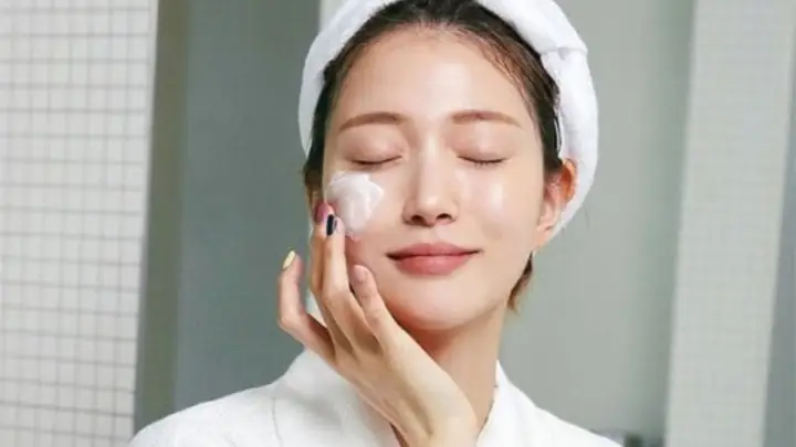 Thoa Và Mát Xa Lên Mặt Thoa Và Mát Xa Lên Mặt