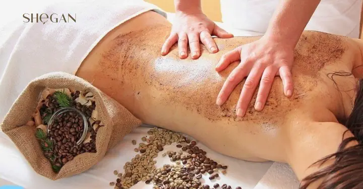 Bước 5: Sử Dụng Kem Dưỡng Ẩm