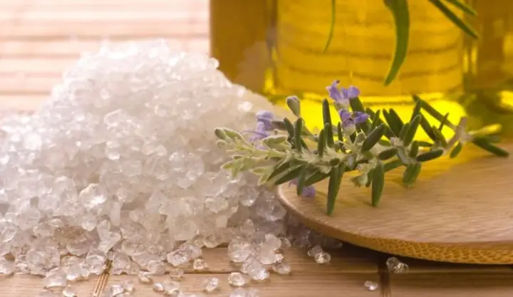 Tẩy Tế Bào Chết Bằng Dầu Oliu Và Muối