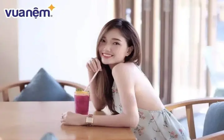 Raina– Cô Gái Hồn Nhiên Và Xinh Đẹp