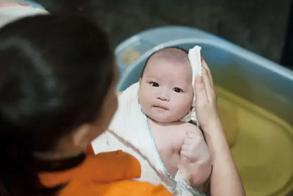 Khi Nào Không Nên Tắm Lá Cho Trẻ Bị Vàng Da?