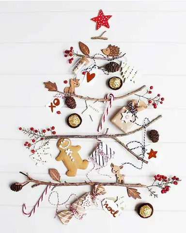 Trang Trí Cây Thông Trên Tường Ấn Tượng