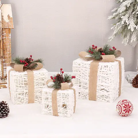 Trang Trí Cây Thông Giáng Sinh Với Hộp Quà