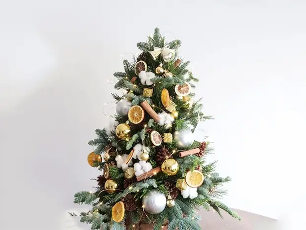 Trang Trí Cây Thông Kiểu Gluhwein