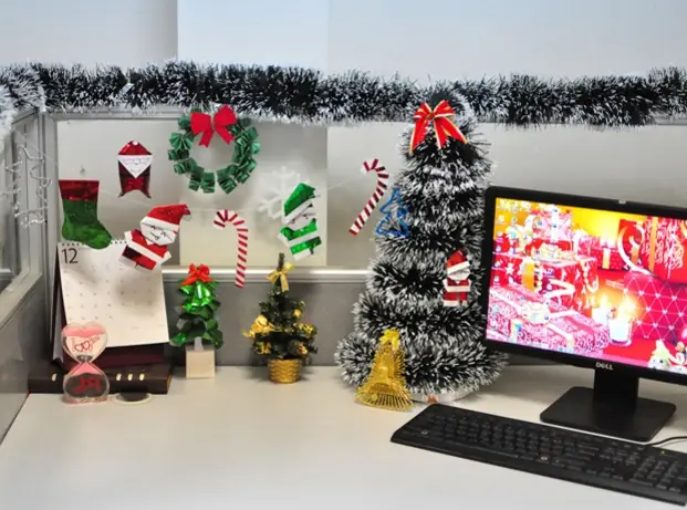 Trang Trí Cây Thông Kiểu Gluhwein