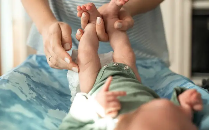 Trẻ 6 Tháng Đi Ngoài Ngày Bao Nhiêu Lần Là Bất Thường?