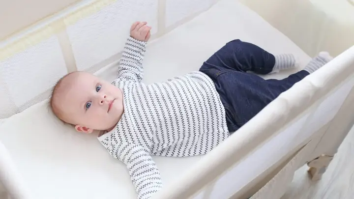 Trẻ Sơ Sinh 1 Tháng Tuổi Nằm Nôi Được Không? Nên Lưu Ý Gì?