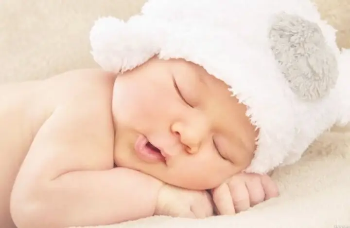 Cách Đội Mũ Cho Trẻ Sơ Sinh Đúng Cách