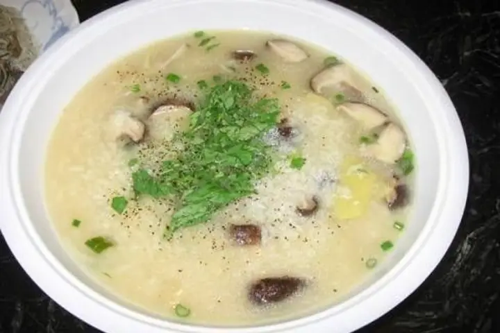 Cháo Trứng Gà Thịt Bò Cùng Nấm Hương