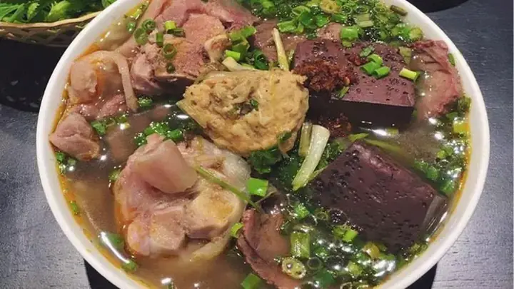 Bún Bò Huế Hưng Còi – Hương Vị Cố Đô Tròn Vị