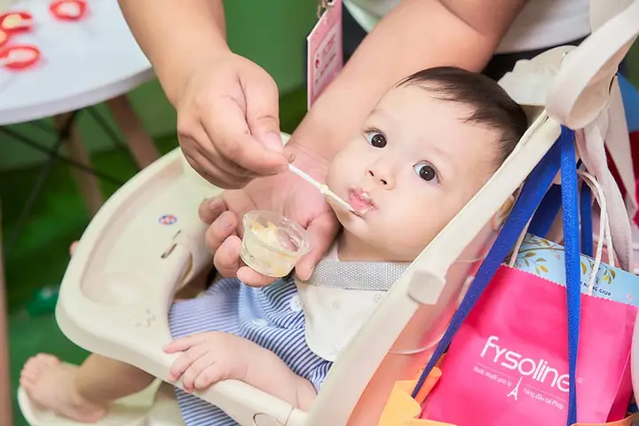 Bé 7 Tháng Tuổi Đã Ăn Váng Sữa Được Chưa?