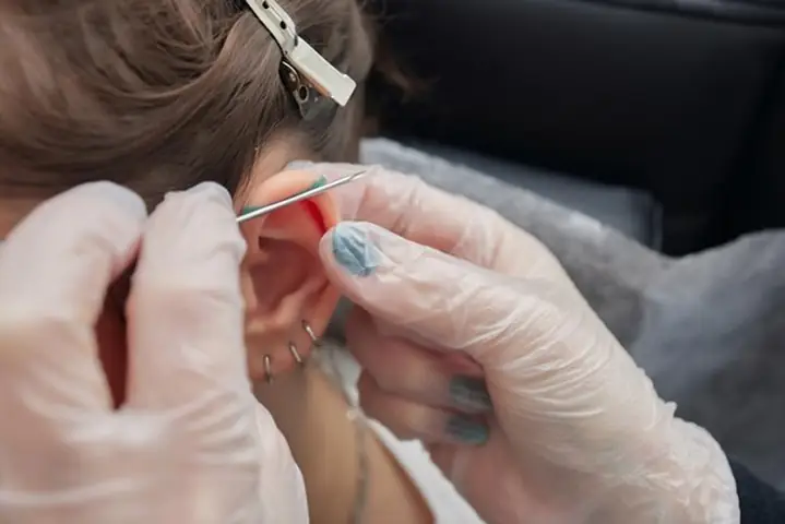 Trước Khi Xỏ Khuyên Tai Trước Khi Xỏ Khuyên Tai