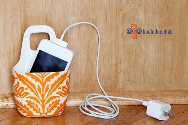 Ý Tưởng Sáng Tạo Làm Giá Treo Điện Thoại Từ Chai Nhựa Cũ