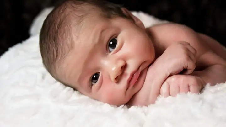 Cách Gấp Khăn Làm Gối Cho Trẻ Sơ Sinh Khi Bé Nằm Nghiêng Cách Gấp Khăn Làm Gối Cho Trẻ Sơ Sinh Khi Bé Nằm Nghiêng