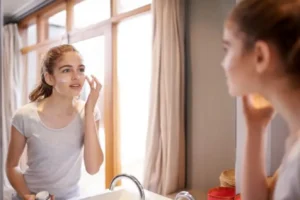 Ở Nhà Có Nên Dùng Kem Chống Nắng Không?