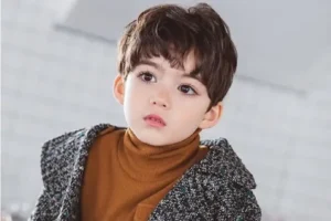 Top 10 Kểu Tóc Đẹp Cho Bé Trai Mặt Tròn ⋆ Liembarbershop.com