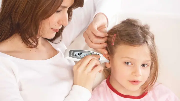 Nhiệt Kế Điện Tử Đo Tai Hay Đo Trán Tốt Hơn? Nên Chọn Loại Nào?