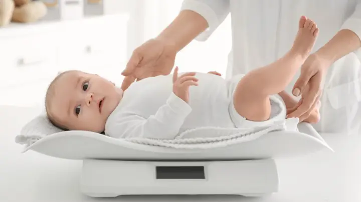 Cân Nặng Bé 5 Tháng Bao Nhiêu Là Chuẩn? - Long Châu